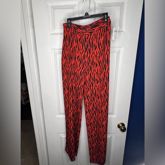 Windsor NWT!! Coord Zebra print 2 piece set with crop top and wide leg pants - Picture 7 of 12